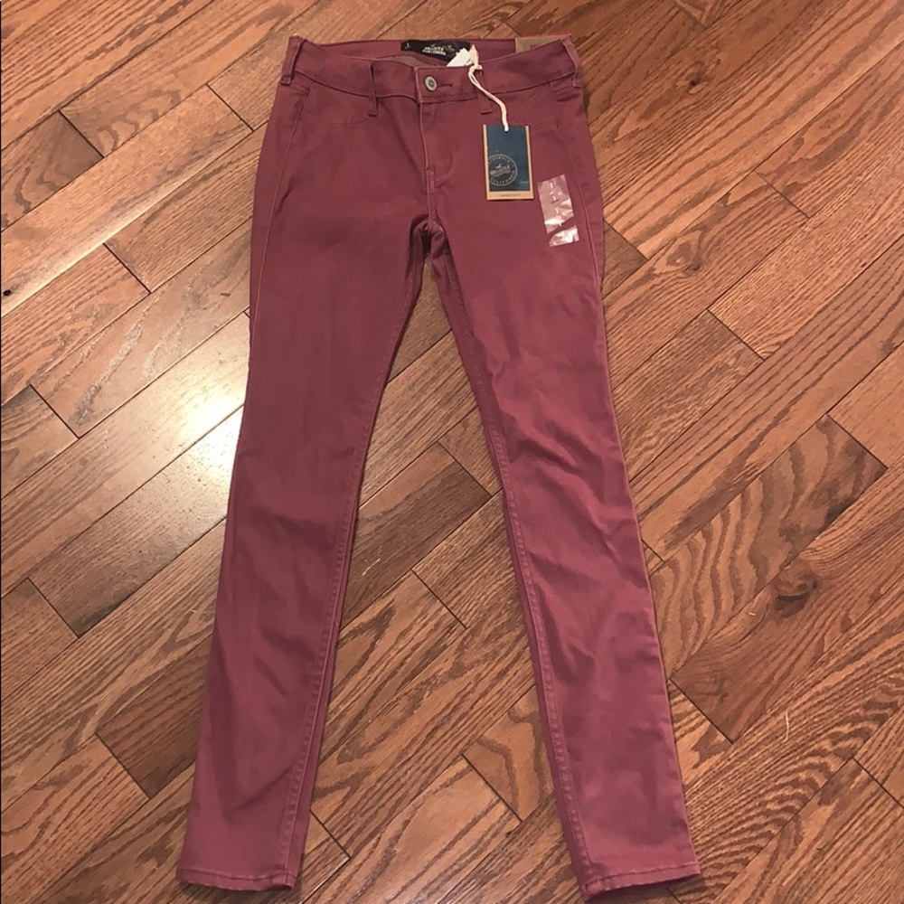 NWT HOLLISTER BURGUNDY JEGGINGS/JEANS. SUPER CUTE